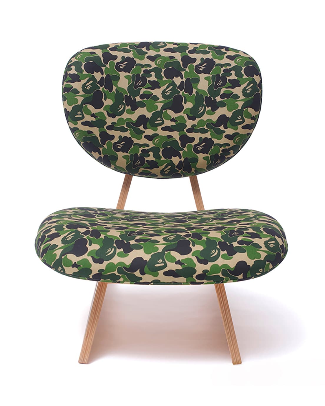 《BAPE® ABC CAMO × 低座イス》。110,000円。