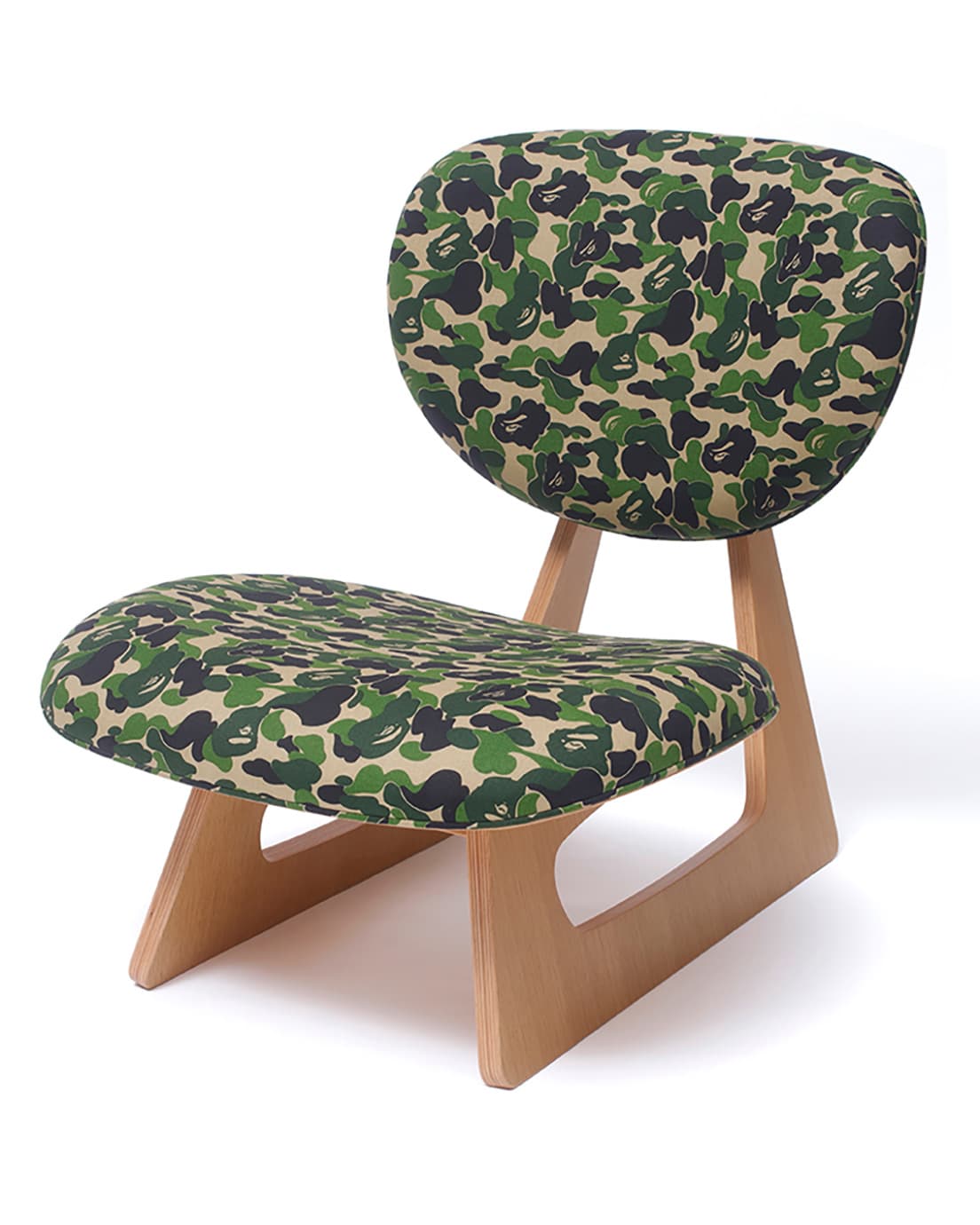 座面と背もたれの部分に、大胆に『ABC CAMO』のパターンをデザインした。