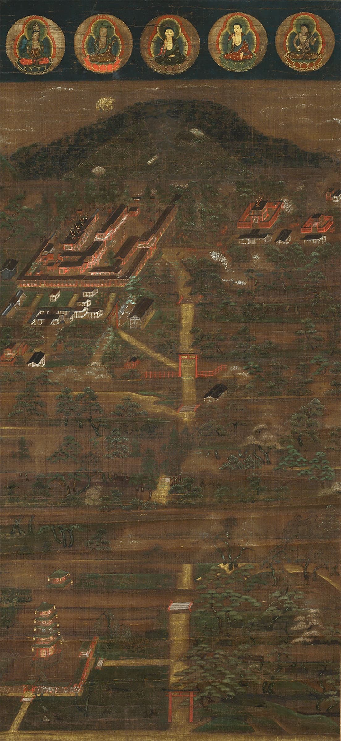 《春日宮曼荼羅》南北朝時代、個人蔵。撮影：六田知弘。春日大社の景観を描く礼拝図。最上部に御蓋山が見える。

