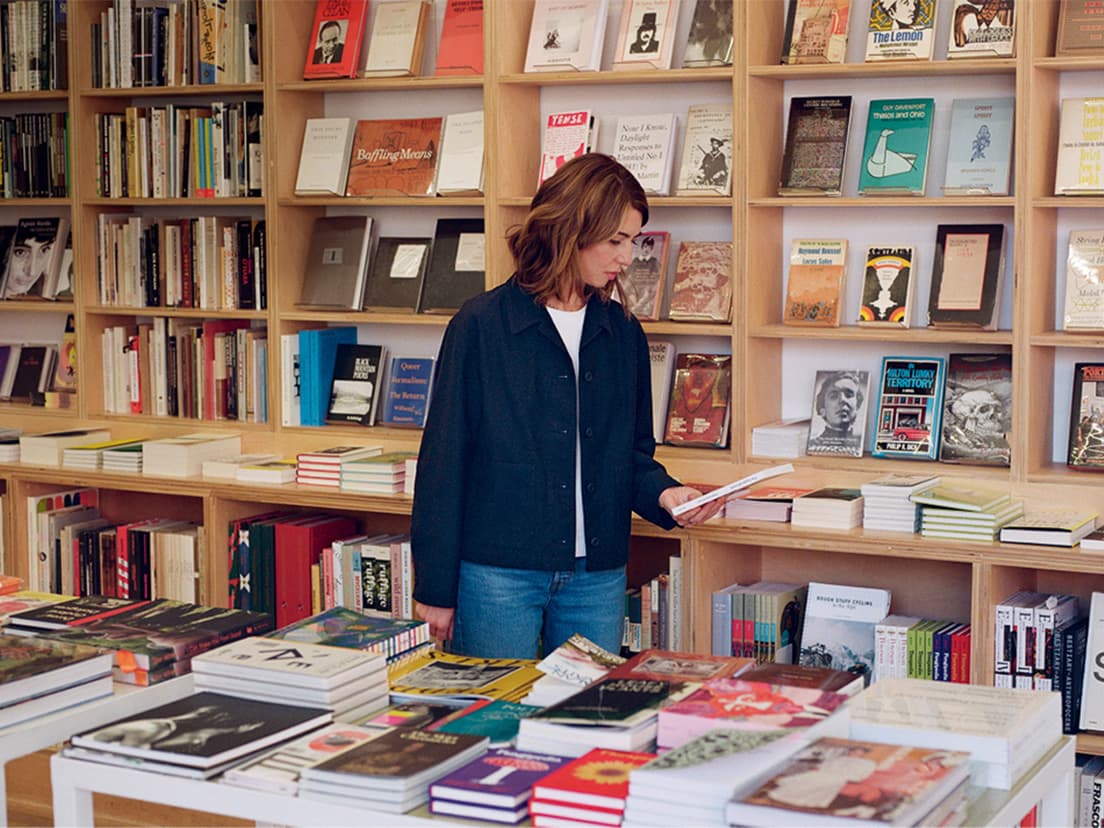 イーストヴィレッジにある書店〈Mast Books〉にて。『LifeWear Magazine』より。
