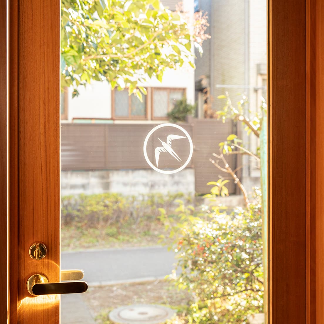 緑道に面した店舗裏手。ここから入ることもできる。