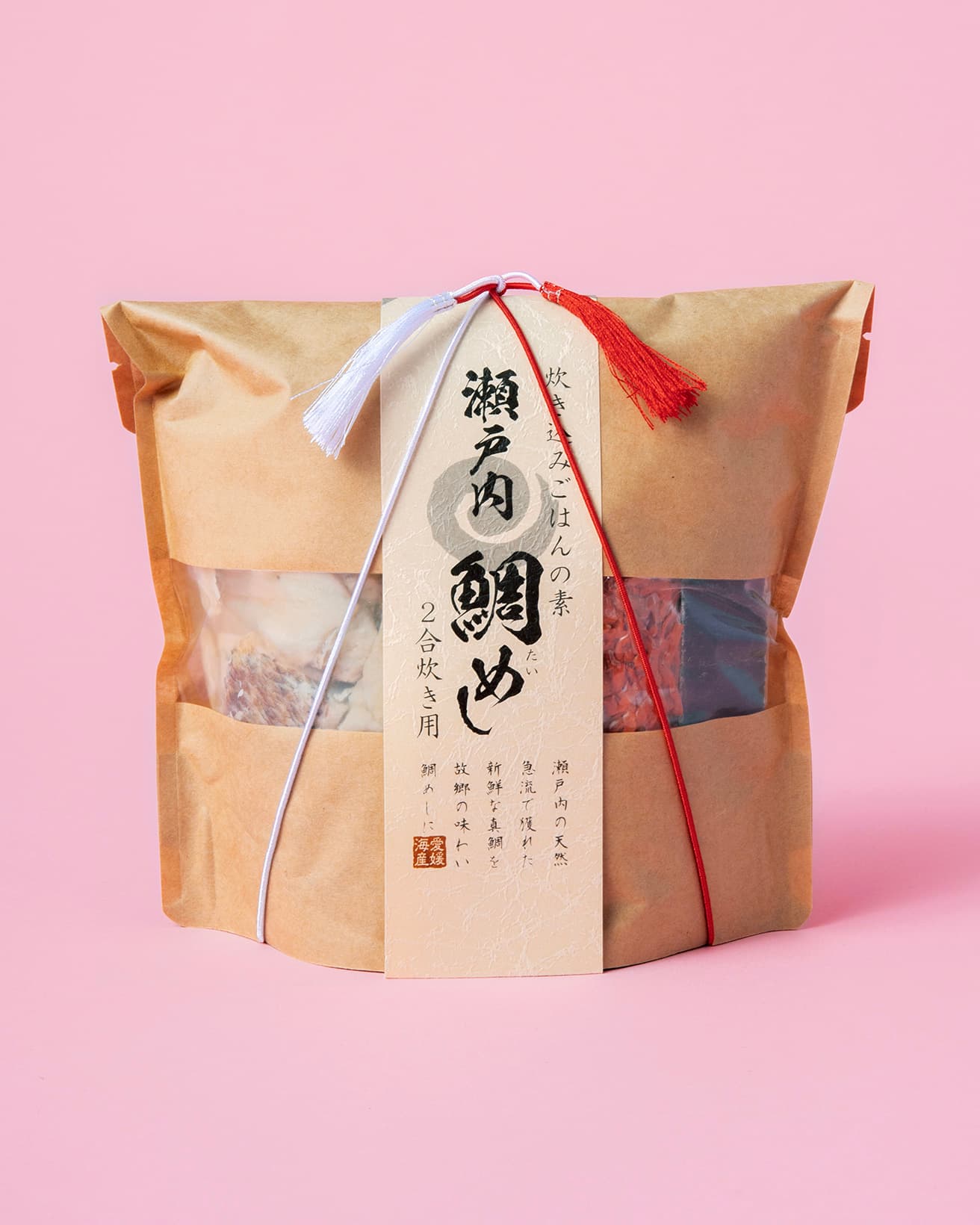 〈愛媛海産〉の《瀬戸内 鯛めし》2合炊き用1,296円。〈香川・愛媛 せとうち旬彩館〉東京都港区新橋2-19-10  新橋マリンビル1F TEL 03 3574 7792