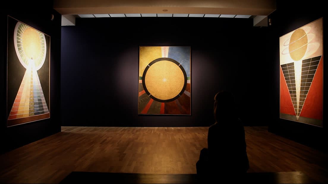 ヒルマの絵画は宇宙の原理を視覚化したかのようにも見える。