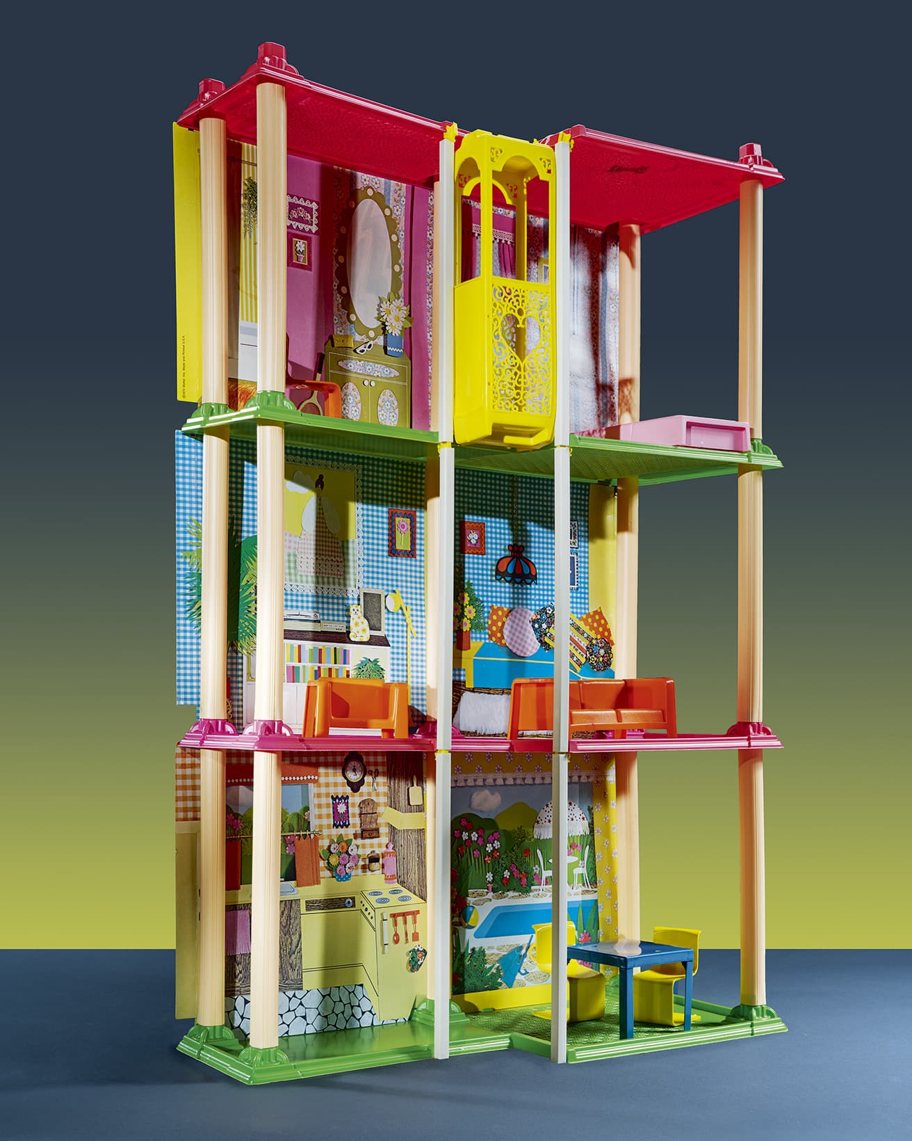 1974年｜家具にこだわった3階建ての〈タウンハウス〉。　70年代には3階建て・6部屋のグルーヴィなタウンハウスに。ル・コルビュジエが提唱した「メゾン・ドミノ」の遺伝子が感じられる。