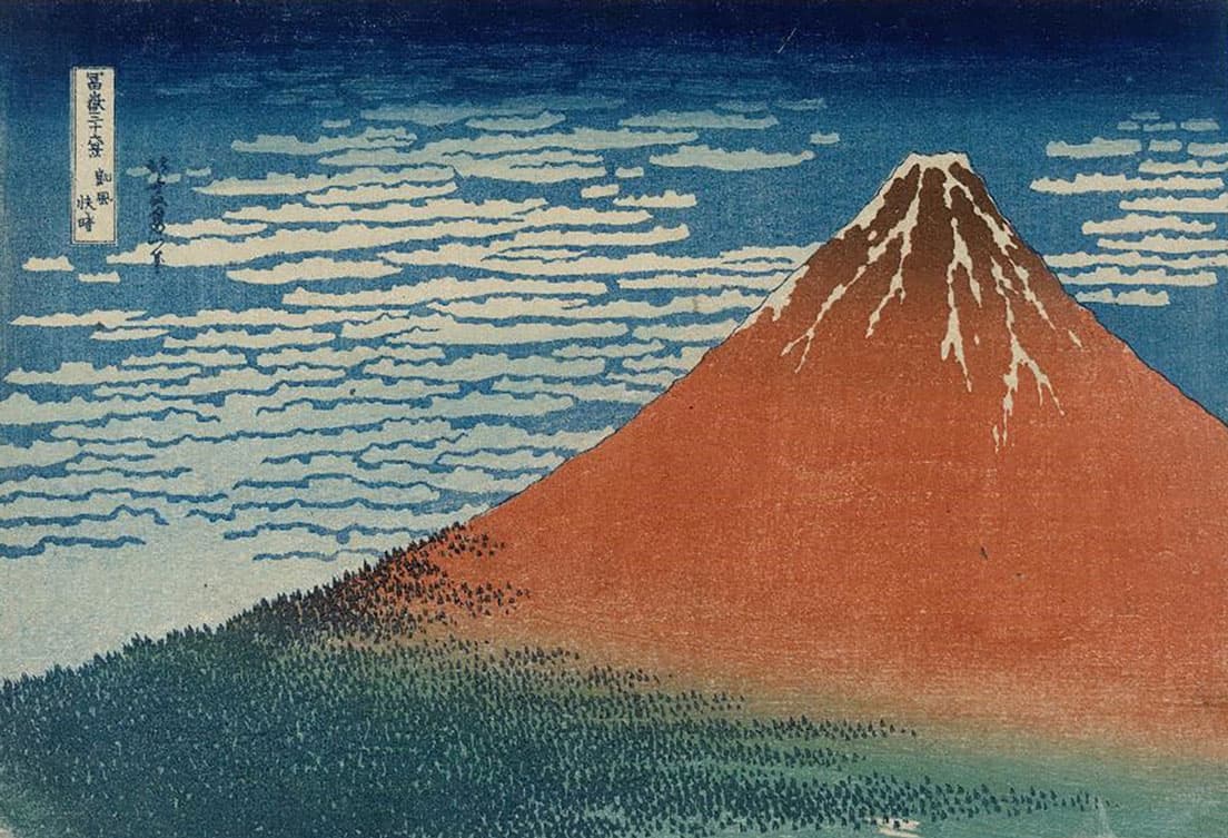 《冨嶽三十六景　凱風快晴》天保元年〜4年（1830〜1833年）ごろ。霊峰・富士は古くから神仏信仰の対象であり、富士信仰が大流行した天保2年に刊行された作品。さまざまな構図や技法を駆使した風景画はあまりの人気で、さらに十景が追加されたと言われている。大英博物館所蔵。1906,1220,0.525 © The Trustees of the British Museum
