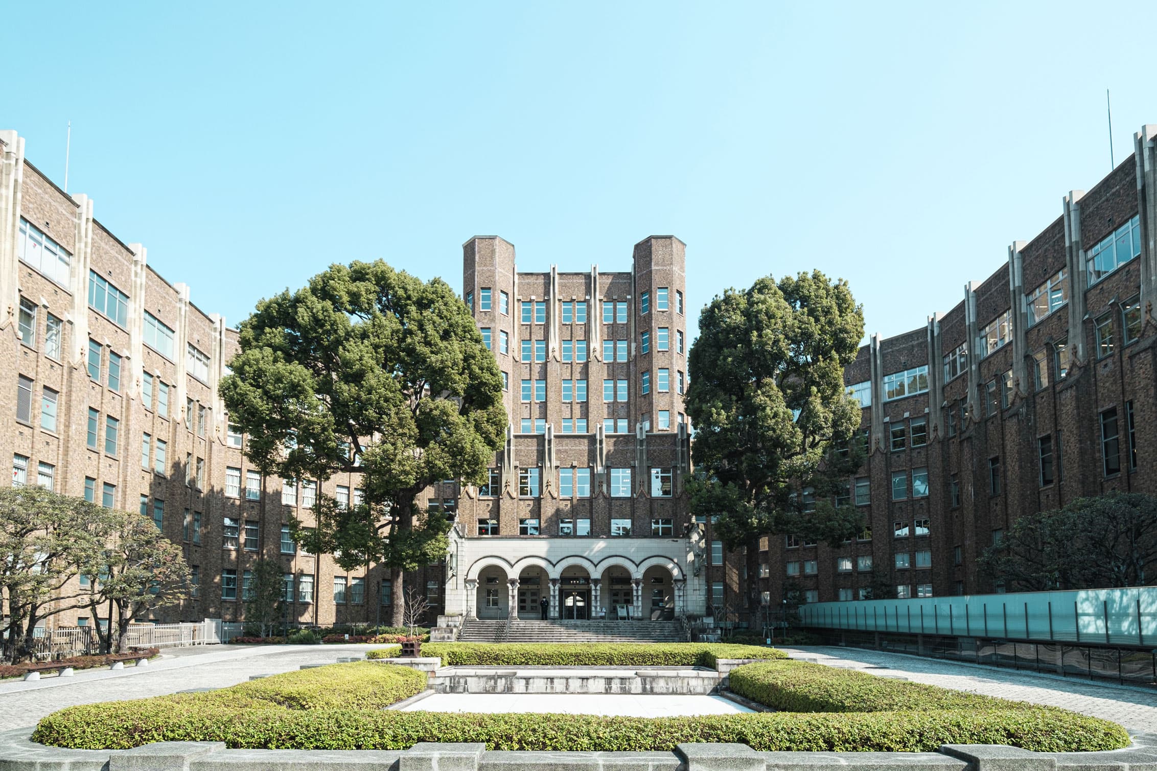 【東京・白金台】内田祥三設計の壮麗な建築や、歴史的建造物指定の消防署を訪ねる。｜甲斐みのりの建築半日散歩