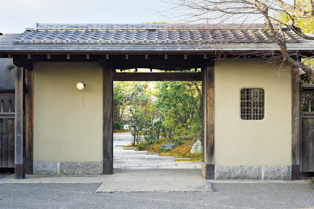 〈無門庵〉の面影を残す正門。