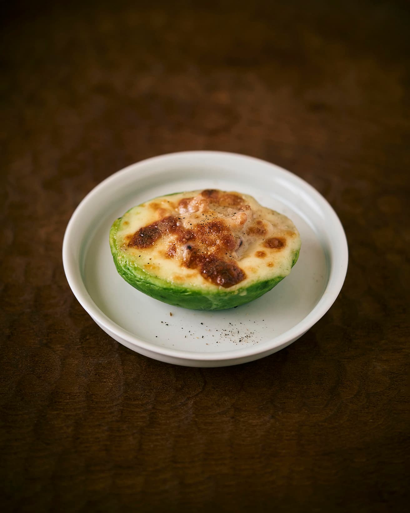 【365日豆皿つまみ】アボカド塩辛グラタン｜5月 ごはん同盟のごはんにも合う日本酒つまみ