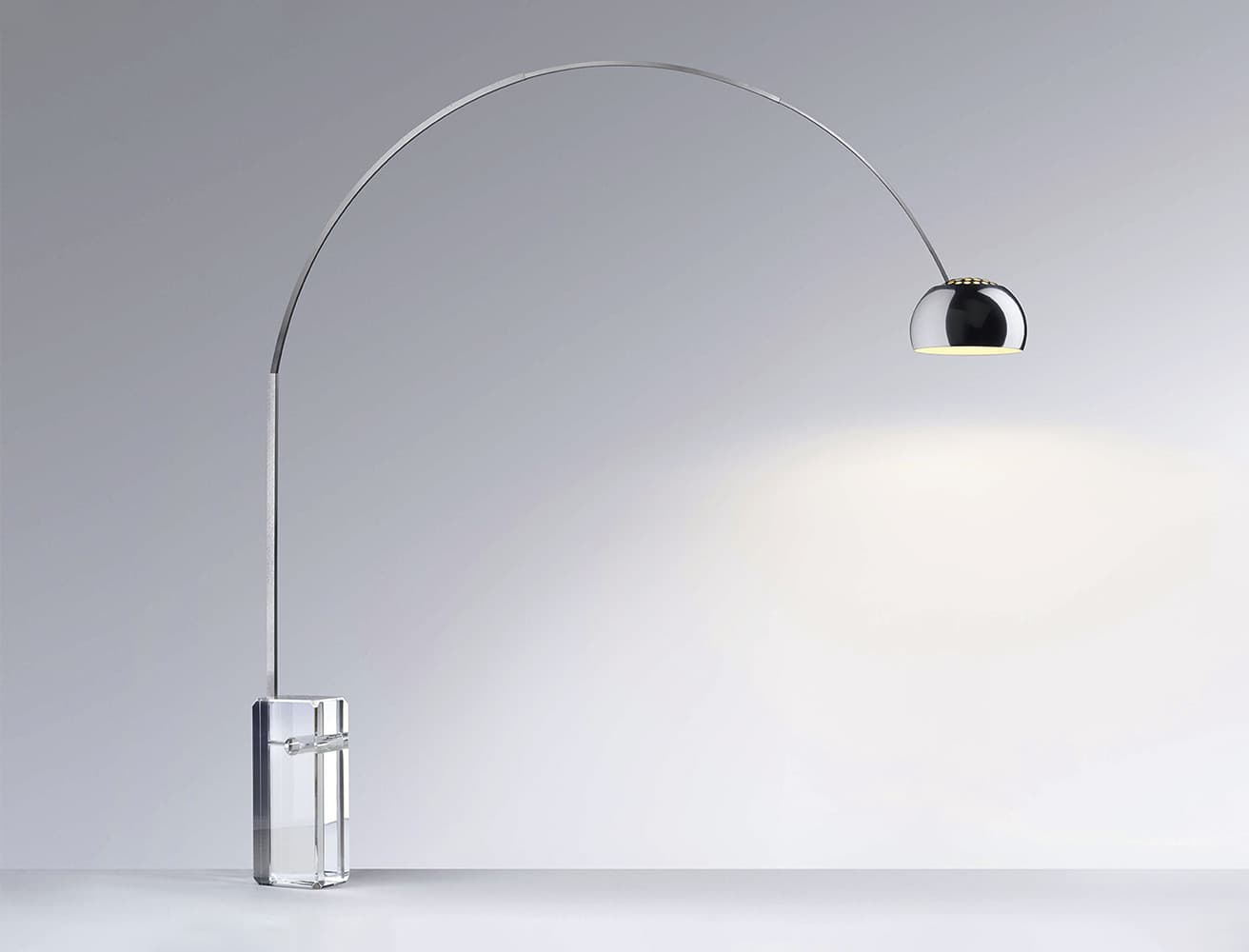 《Arco K》2,022個の限定販売。受注品。1,617,000円。