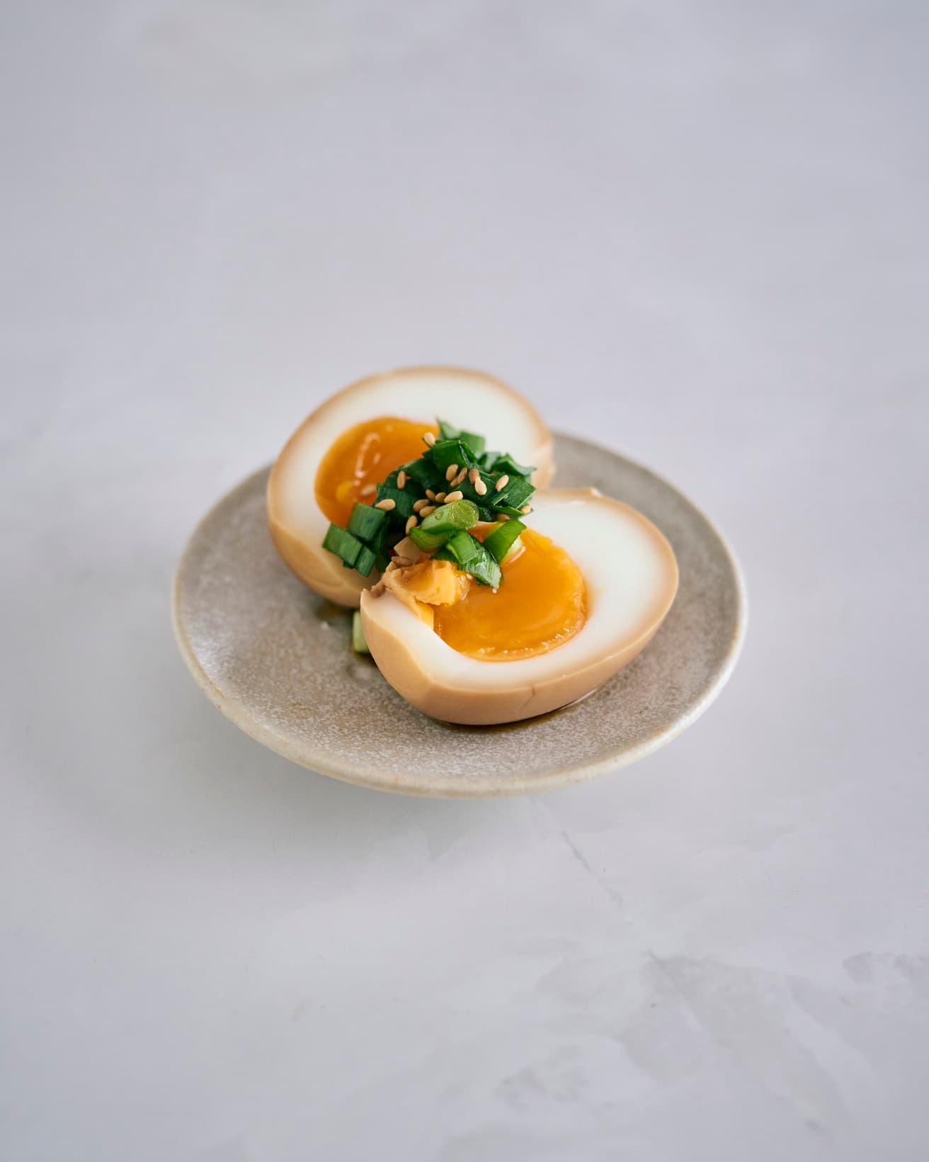 【365日豆皿つまみ】にらダレたまご｜6月 and recipeのたまごつまみ