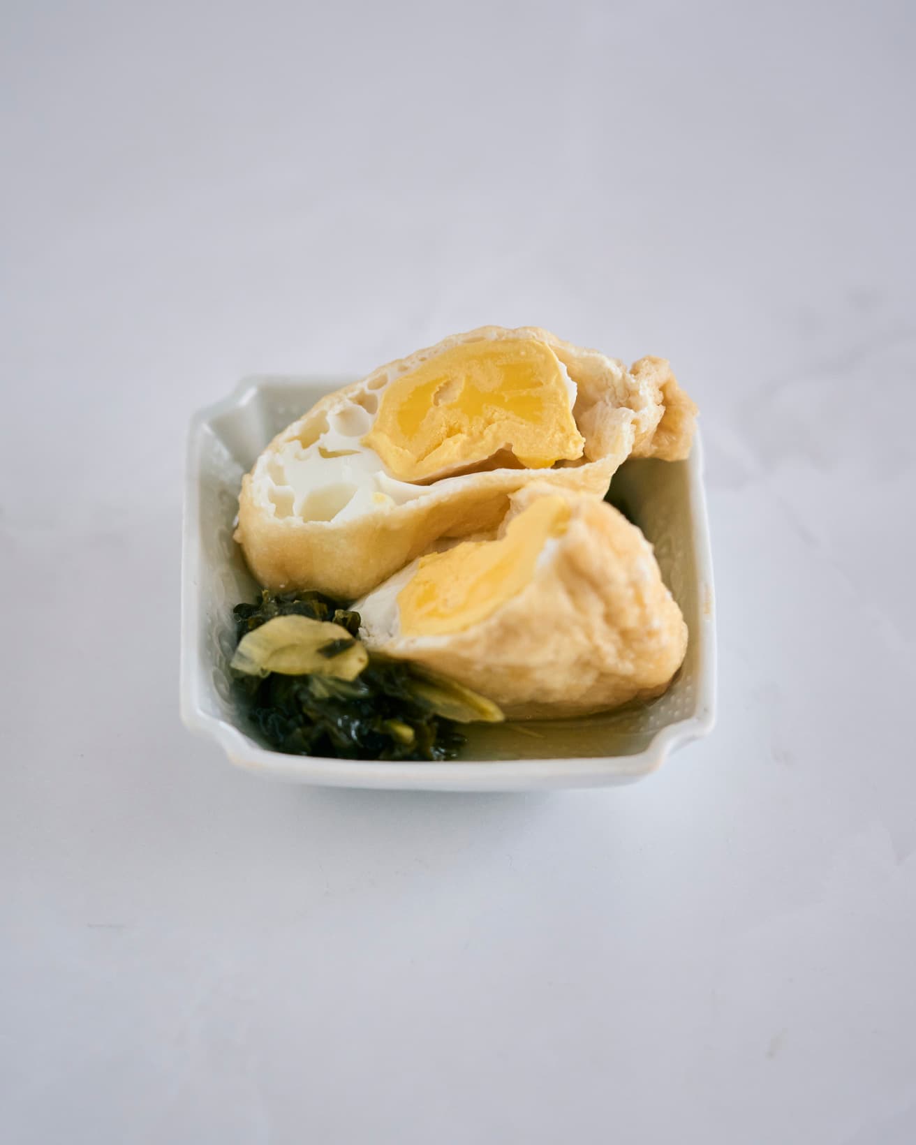 【365日豆皿つまみ】高菜とたまご巾着おでん｜6月 and recipeのたまごつまみ