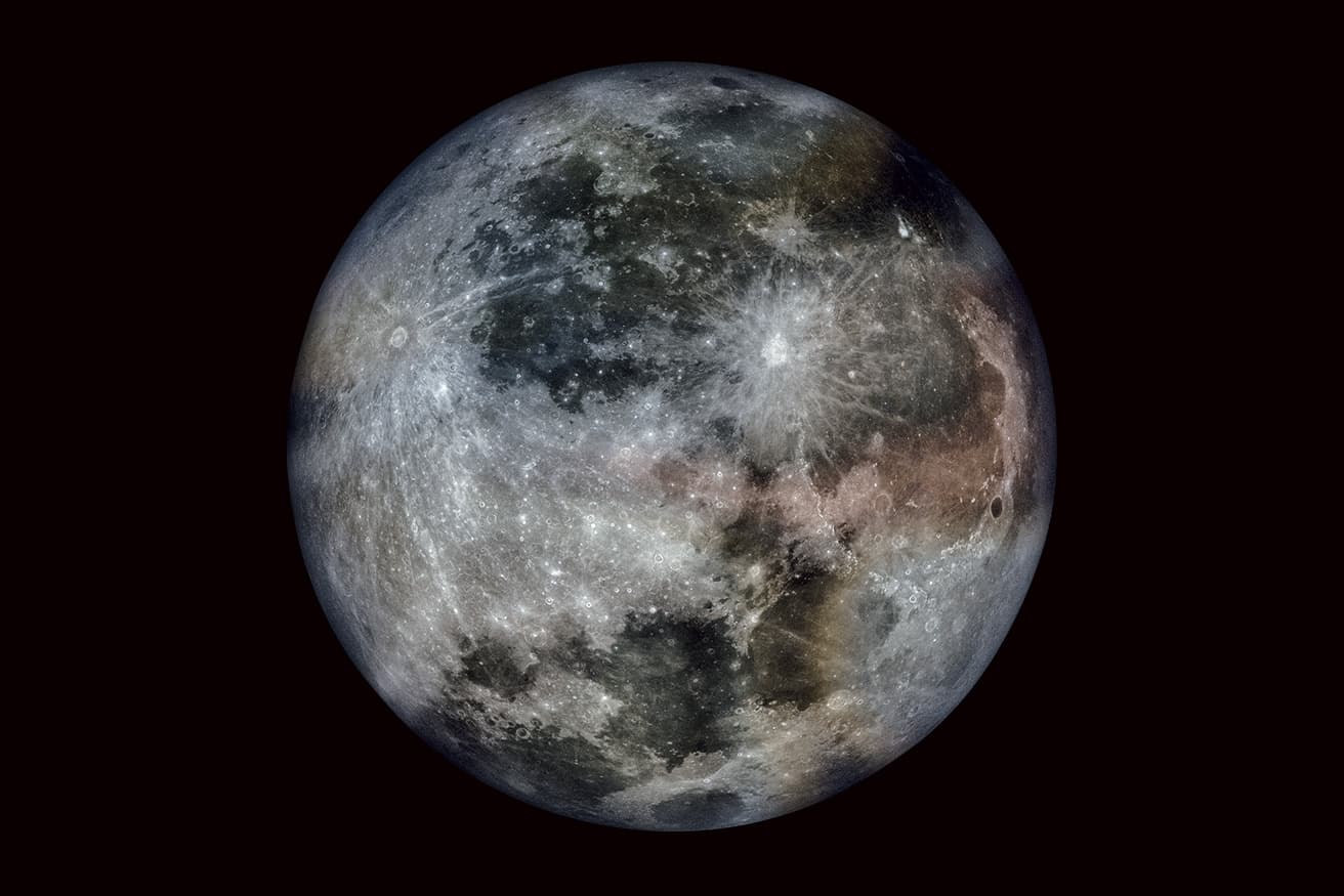 玄武岩カラーの《Mooon Basalt》 668,800円。