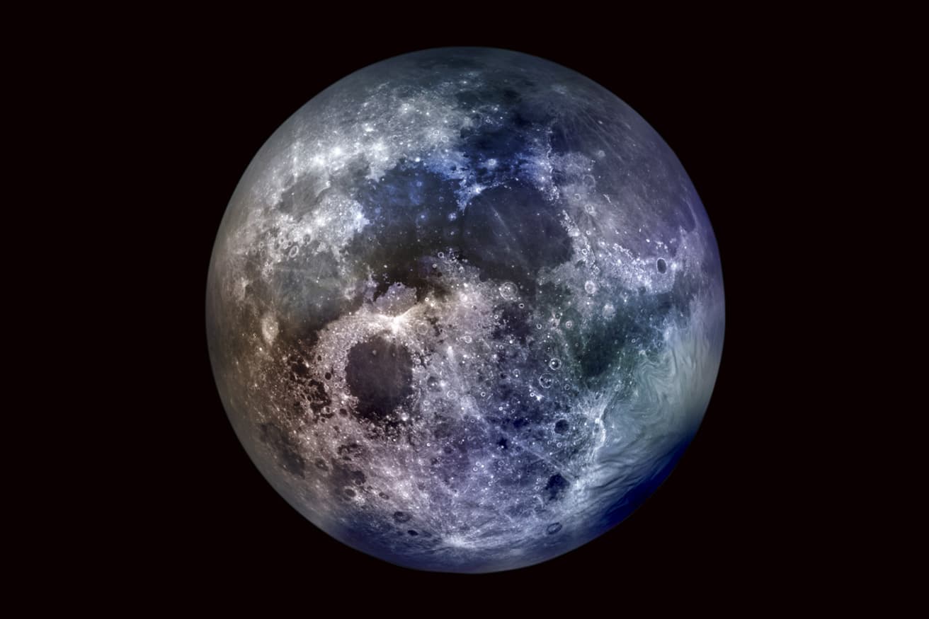 乳白系カラーの《Mooon Opal》 668,800円。