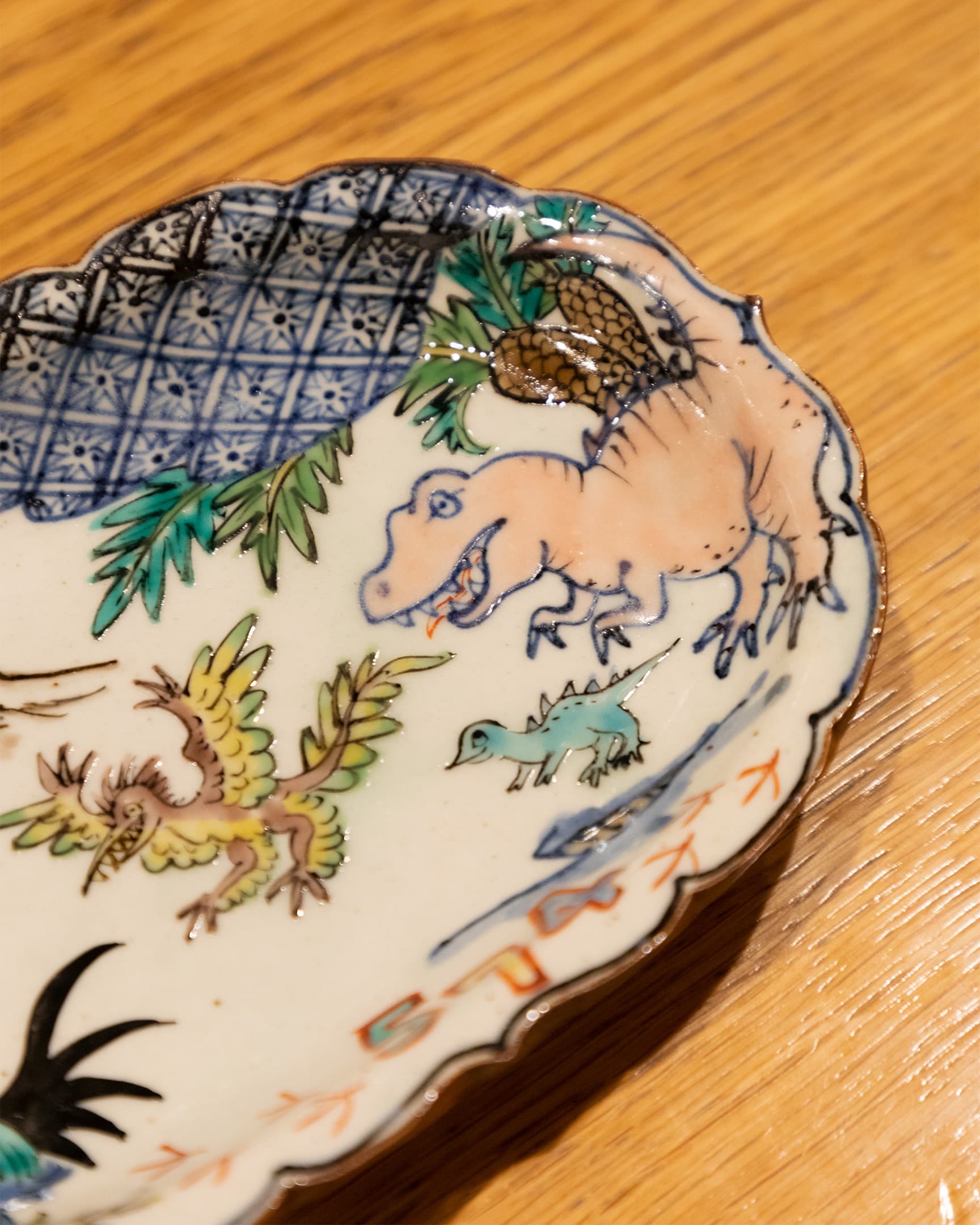 注目の陶芸家によるユニークで美しい絵付けの器が、T-HOUSE New Balanceに並びました。