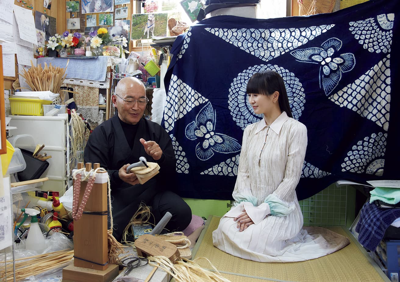 伝統工芸士の山本政史さんと。
