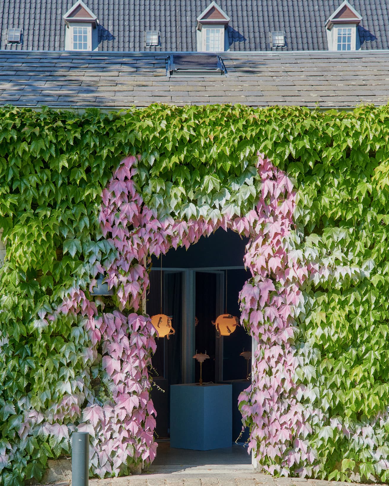 〈ルイスポールセン〉のショールームから少し離れた小屋が〈ホームインヘヴン〉とのコラボ展示の舞台となった。