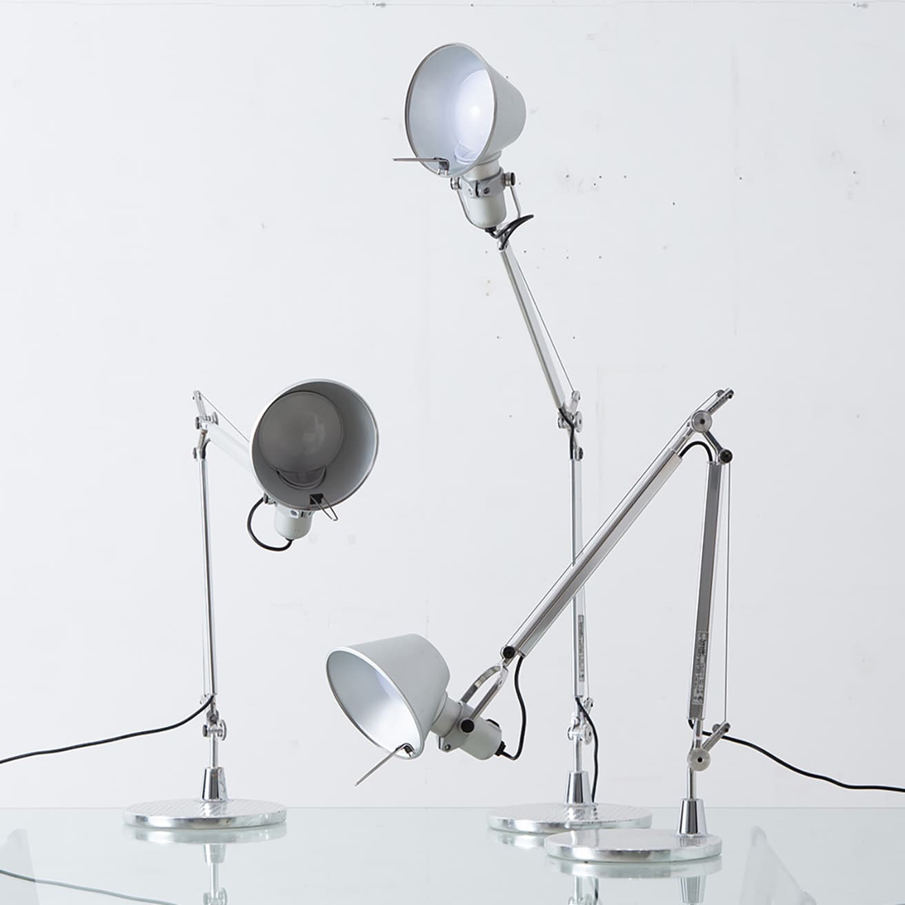ミケーレ・デ・ルッキ《TOLOMEO Table》90,200円。