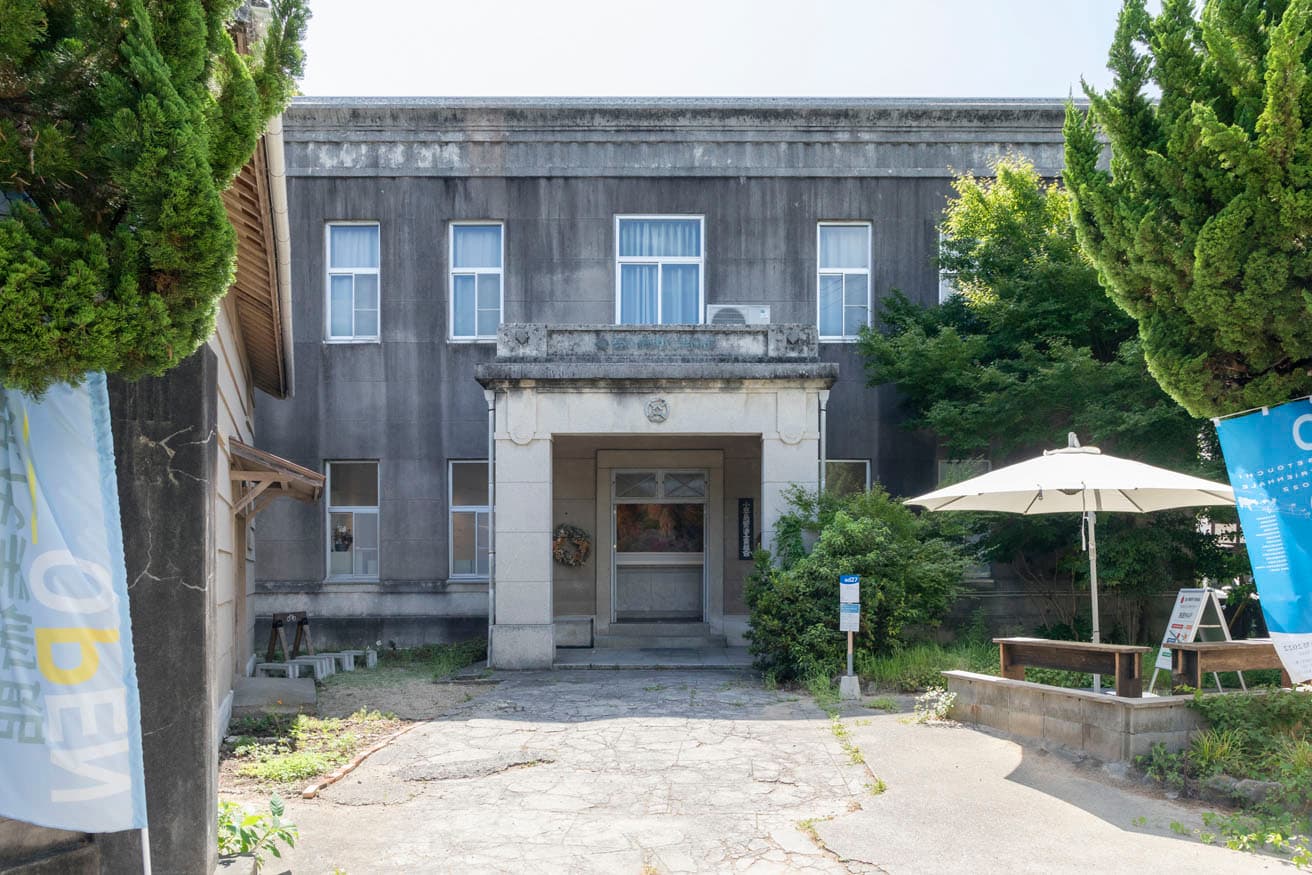 〈醤の郷現代美術館〉外観。築100年近い、歴史ある建物だ。
