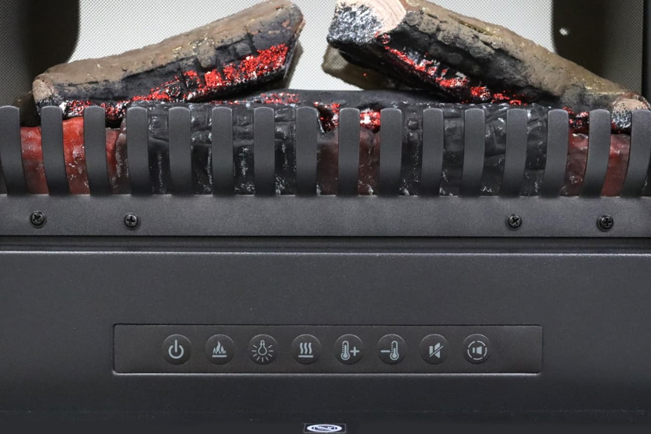 季節によって、あるいは気分によって、ヒーター機能／薪の音のオンオフ、また炎の効果を5段階で調整できる。