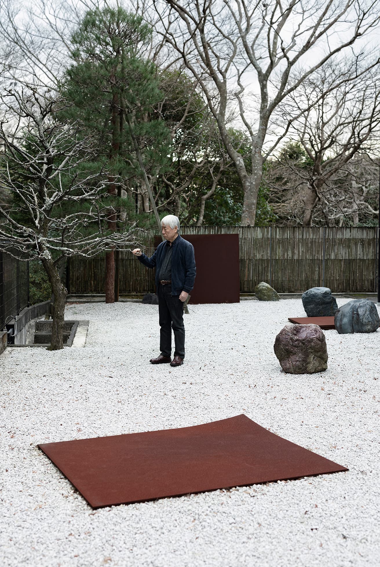 李禹煥、鎌倉にて、2022年　Photo© Lee Ufan, photo: Shu Nakagawa