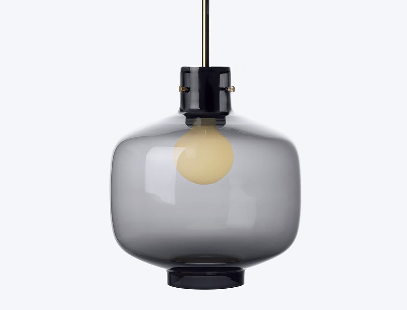 ガラスシェード《アーカイヴ 4180》152,900円。