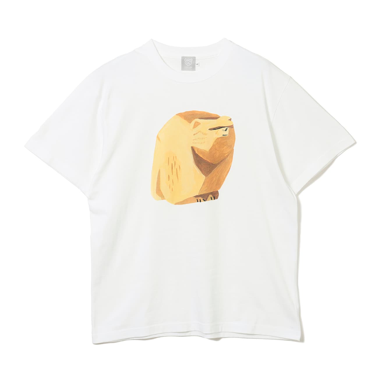 《木彫り熊イラストTシャツ》5,500円。こちらは、現在の“八雲の木彫り熊”人気を牽引する作家・柴崎重行の作品。