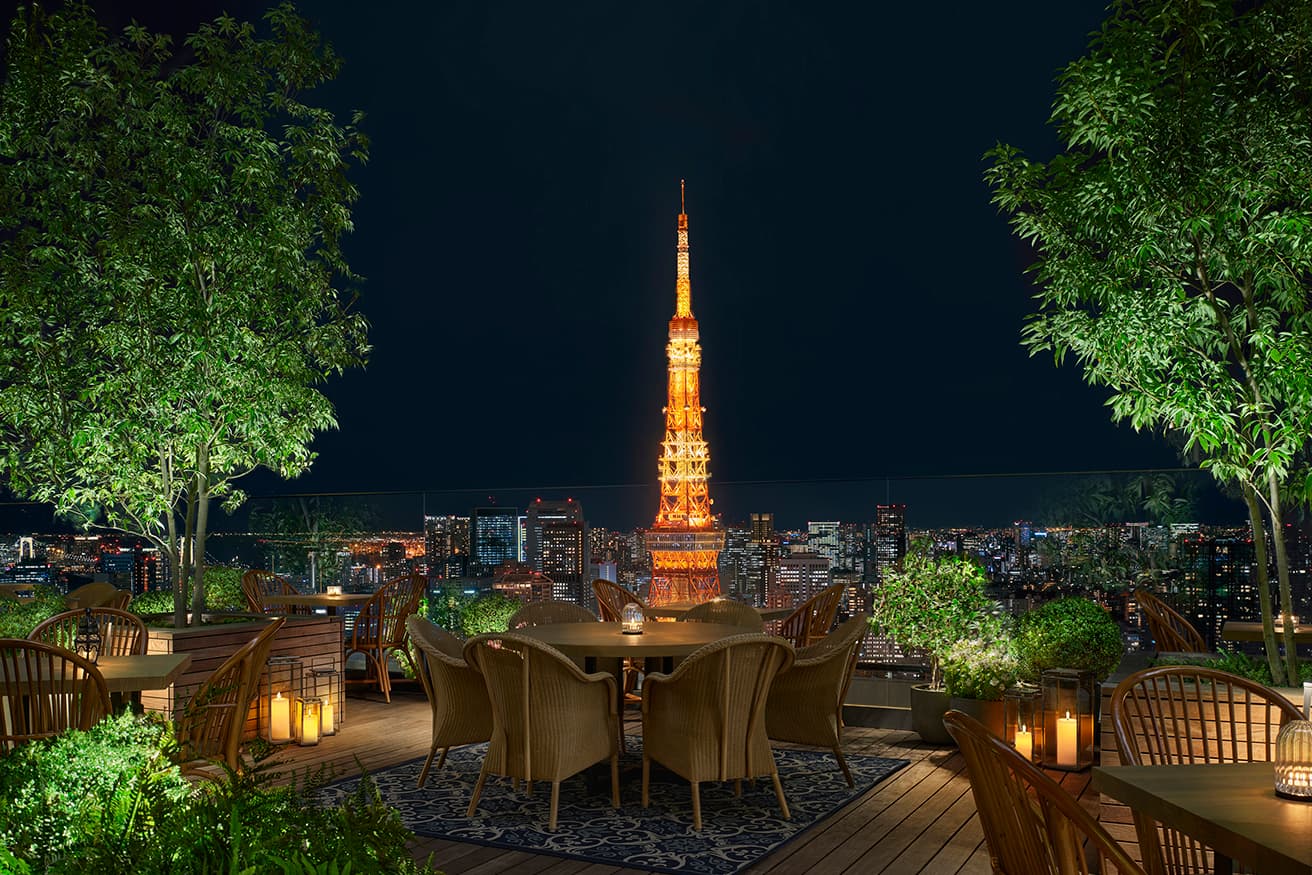 〈Jade Room〉を一歩出ると、〈Garden Terrace〉のテラスが現れる。イメージは“空中に浮かぶ庭園”。