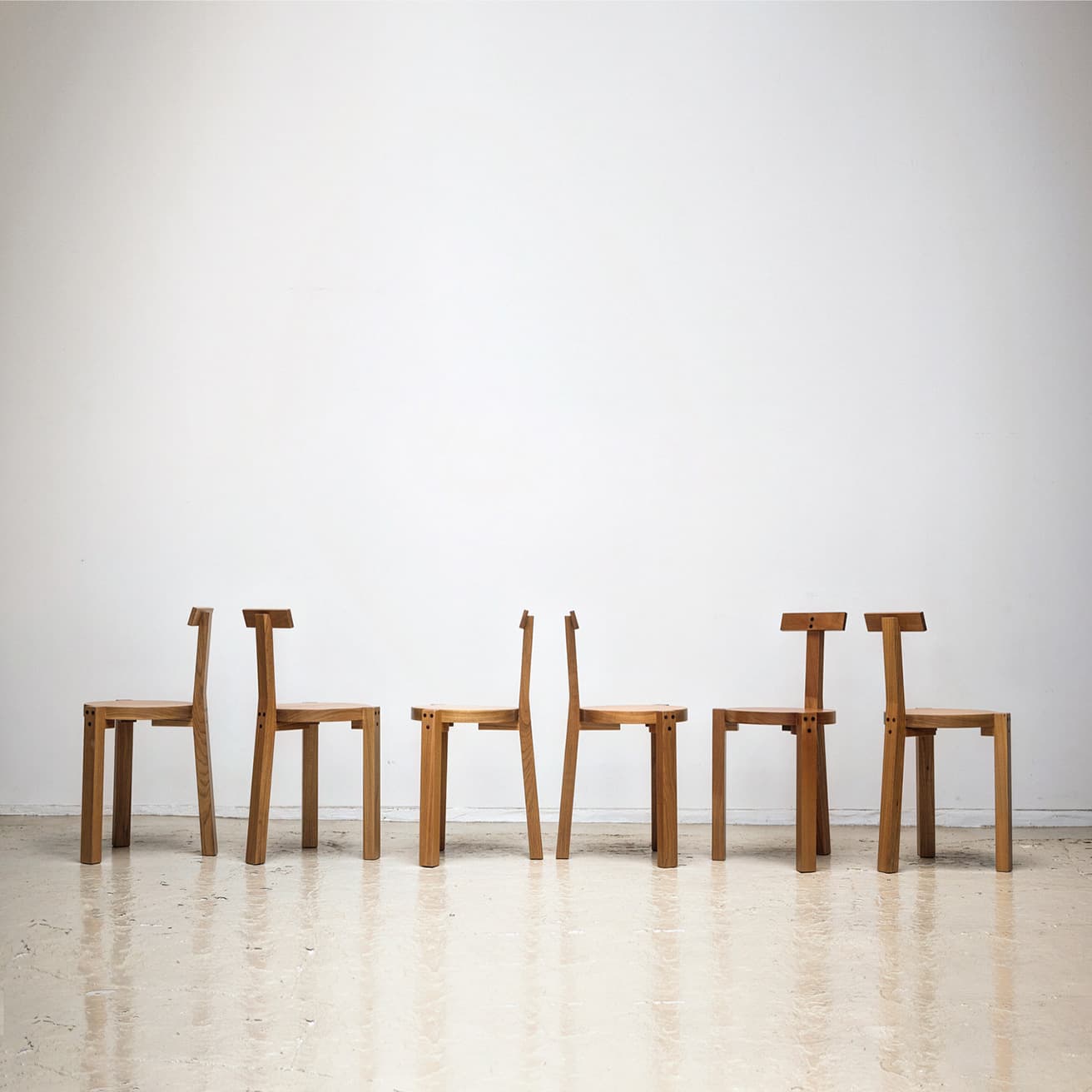 そのキリンのようなフォルムから名付けられた《Girafa Chair》。ニューヨーク近代美術館の永久収蔵品にも含まれている。