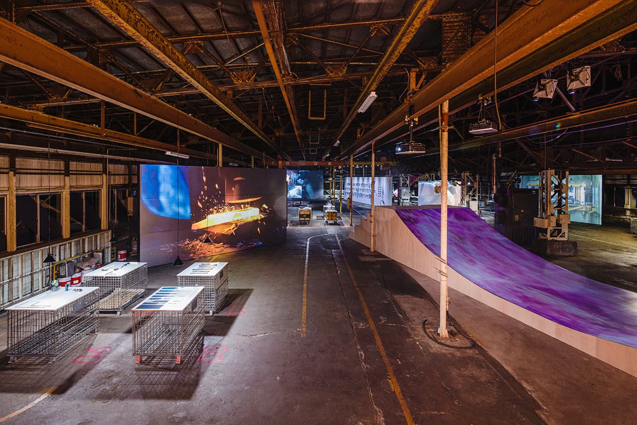 2021年、通常開催に代わって行われた展覧会『Tsubame-Sanjo Factory Museum』。かつて研磨機を製造していた工場跡を舞台に、燕三条の歴史や、この地で生まれた高品質な製品、『燕三条 工場の祭典』の歩みを紹介した。