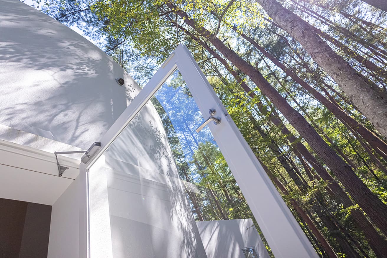 妹島和世設計の名作住宅が、 アーティストの新たな創作の舞台に！ 第1弾は友沢こたお。