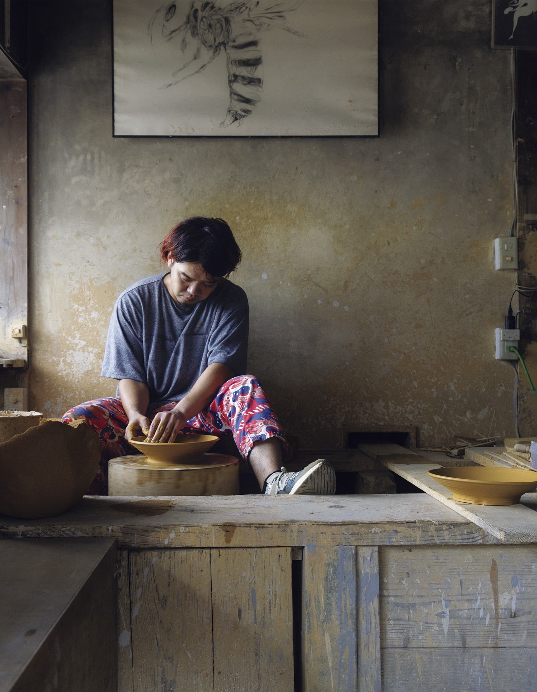 小鹿田焼・坂本創と〈T-HOUSE New Balance〉とのコラボレーションが完成。