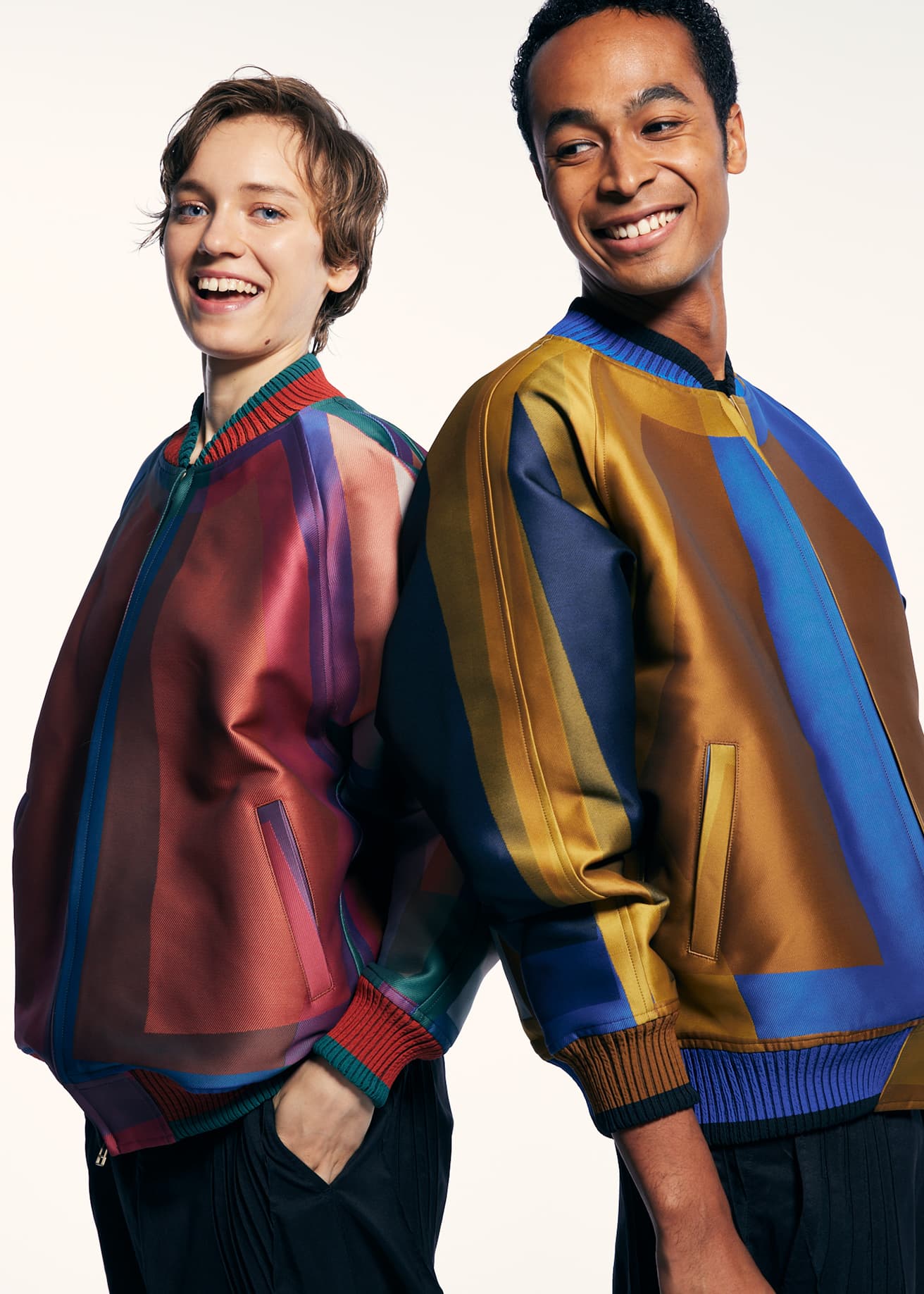 ブルゾンは男女兼用モデル。© ISSEY MIYAKE INC.