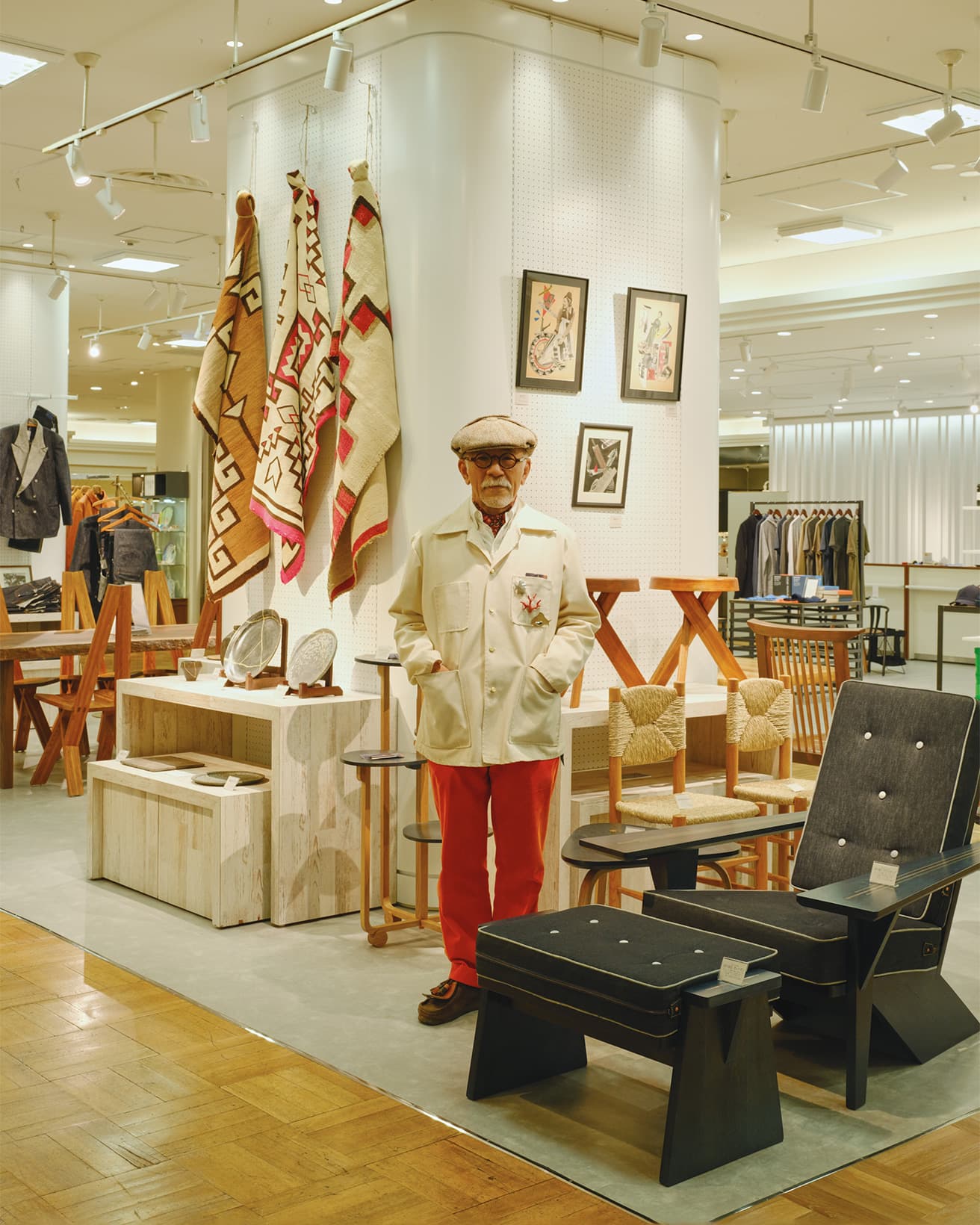 会期中、店頭に立つ大坪洋介。デニム購入希望者はデニムのプロによるフィッティングが受けられます！