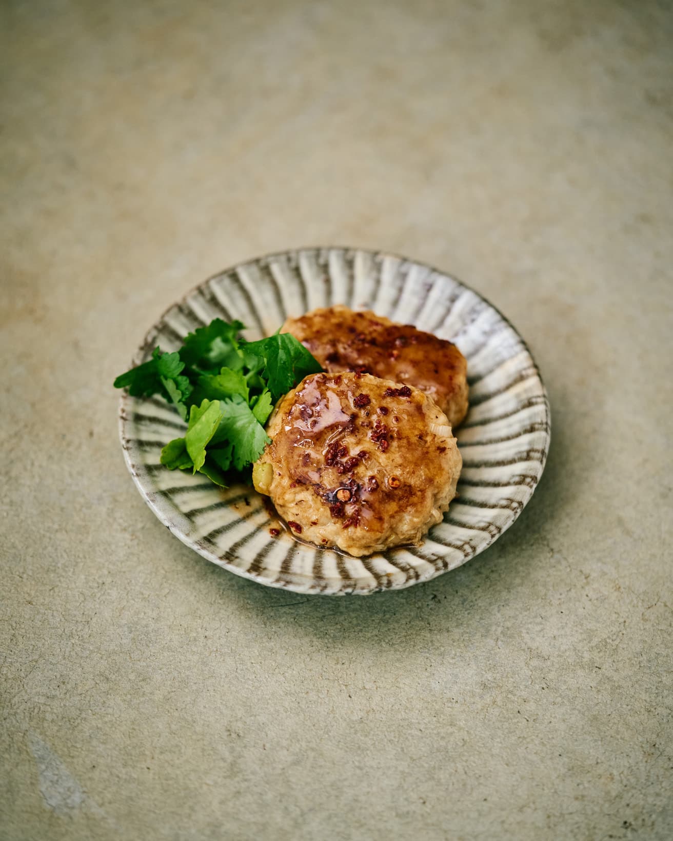 【365日豆皿つまみ】“鶏の豆腐入りふわふわ香味つくね”｜10月 ツレヅレハナコの10分つまみ