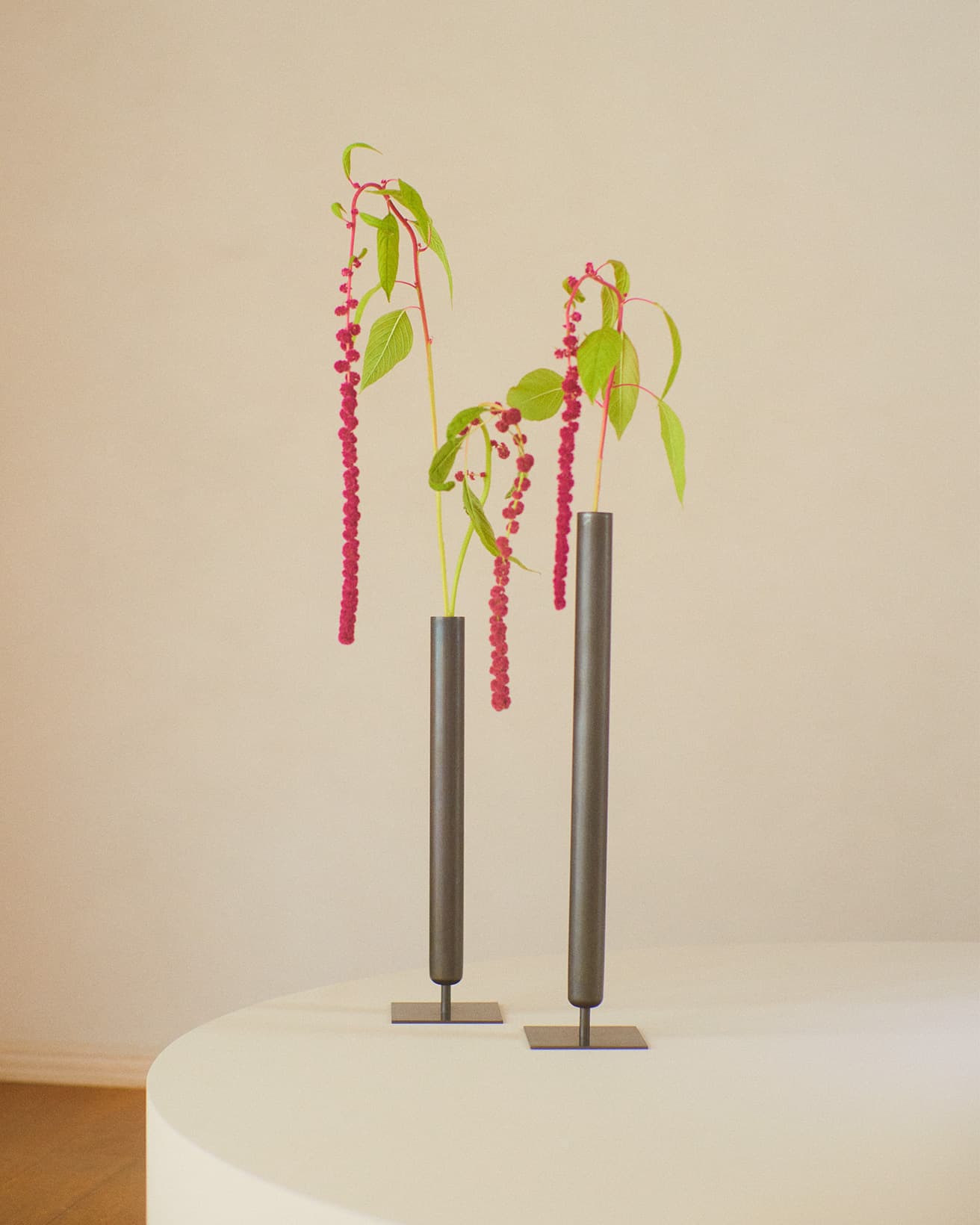 【今週の花と器】アマランサスと〈オード コペンハーゲン〉の《スタンスベース》｜11月