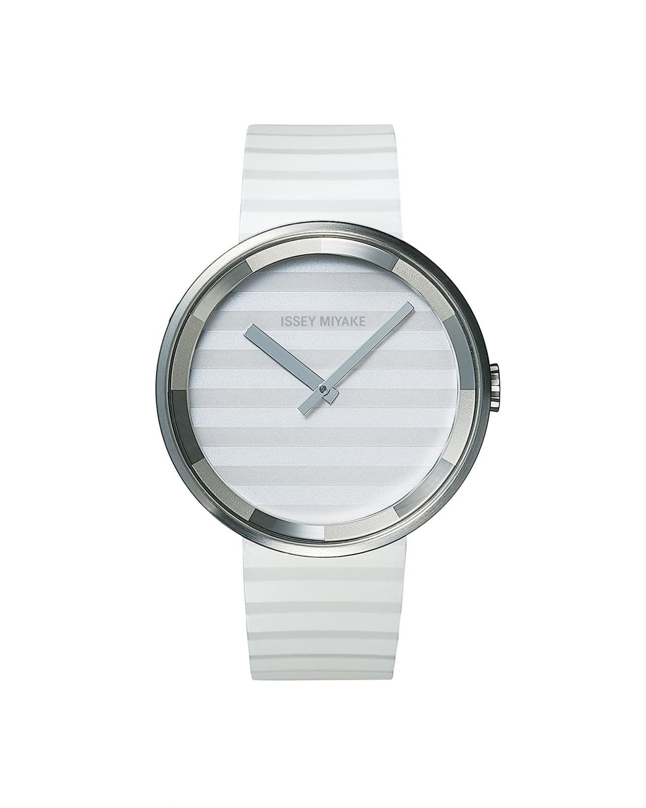 ホワイト25,300円。©ISSEY MIYAKE INC.
