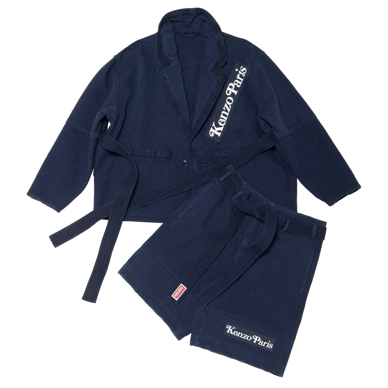 ジャケット138,600円、ショーツ68,200円。