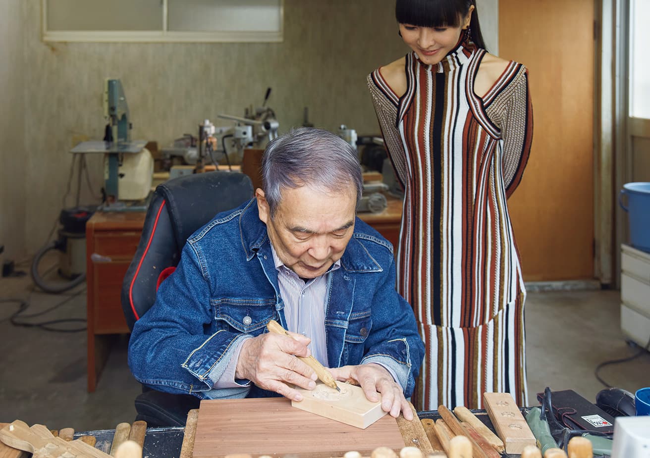 海外にもファンの多い現代の名工、市原吉博さんと。