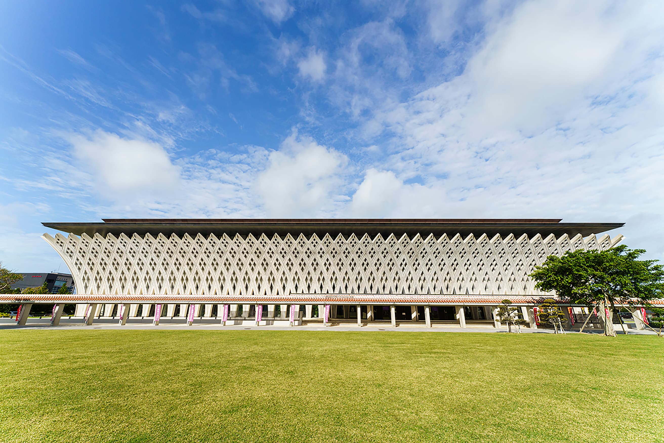 圧巻！ 沖縄の名建築10【沖縄シティガイド】