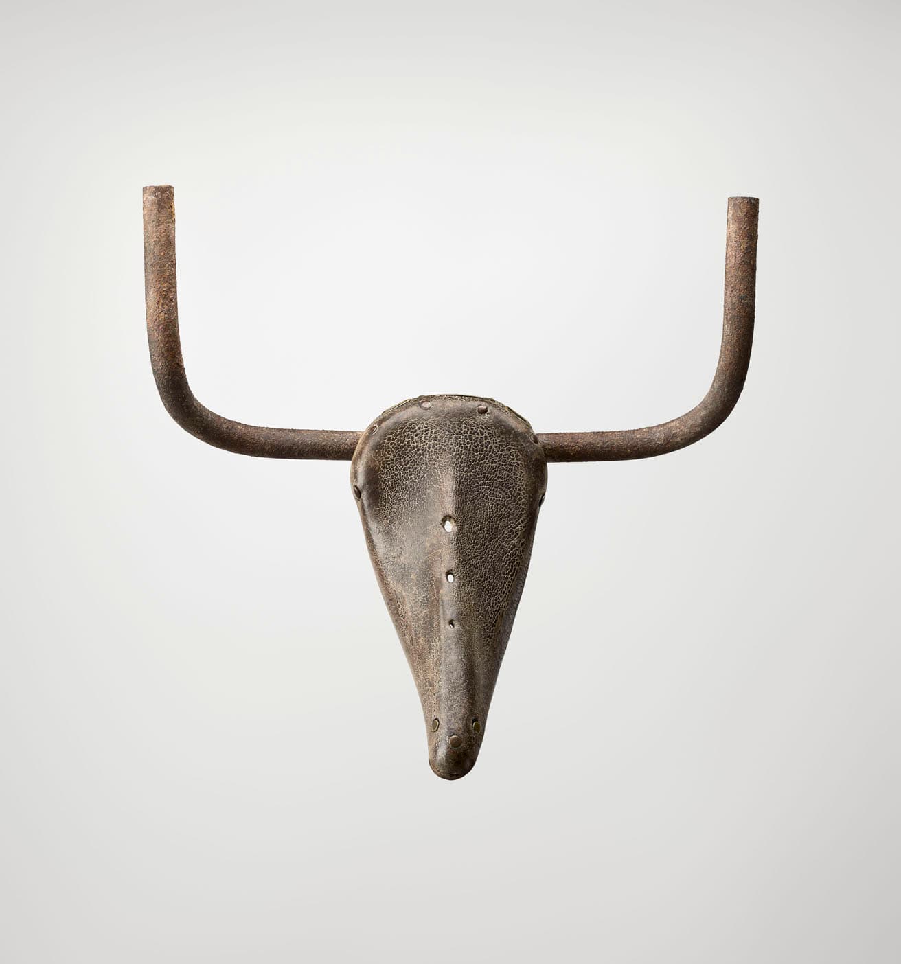 ピカソ《牛の頭部》1942年春。自転車のサドルなどを牛の頭に見立てた。Musée national Picasso-Paris, Dation Pablo Picasso, 1979. MP330
