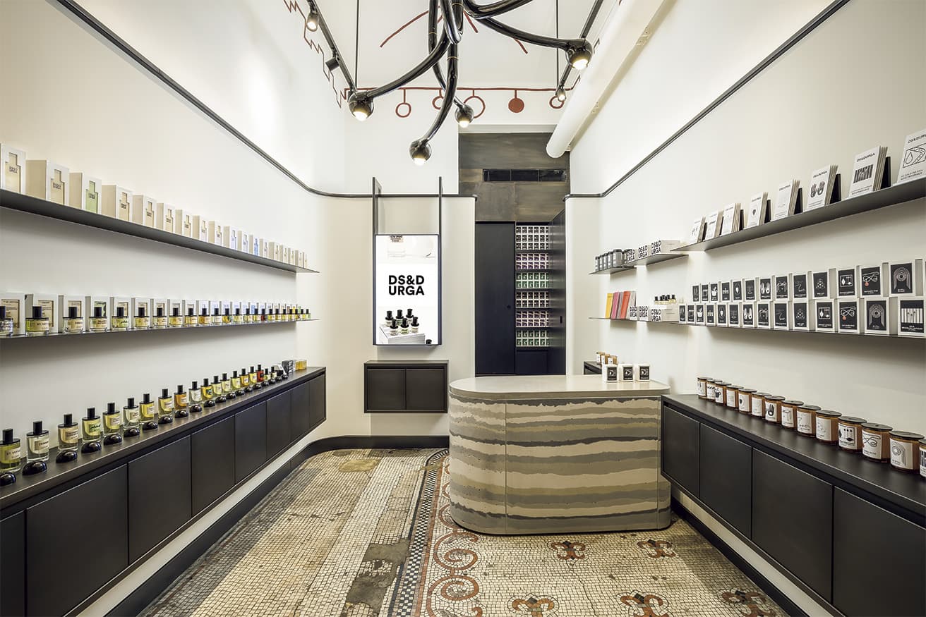 内装のコンセプトは、歴史あるこの建物に元々あった床のタイルから発想を得た。