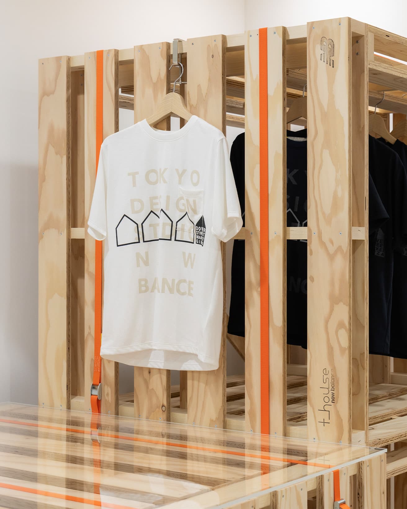 《DSMG×TDS NB スペシャル S/S Tシャツ》15,950円。