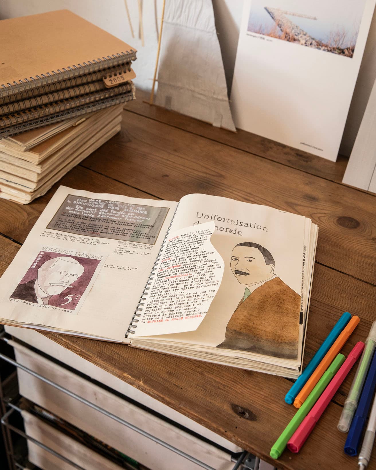 何十冊もあるダンタンのノートから。〈無印良品〉の《ダブルリングノート》を愛用し、イラスト、コラージュ、文字などを組み合わせ、その時々に気になったテーマを書き溜めている。