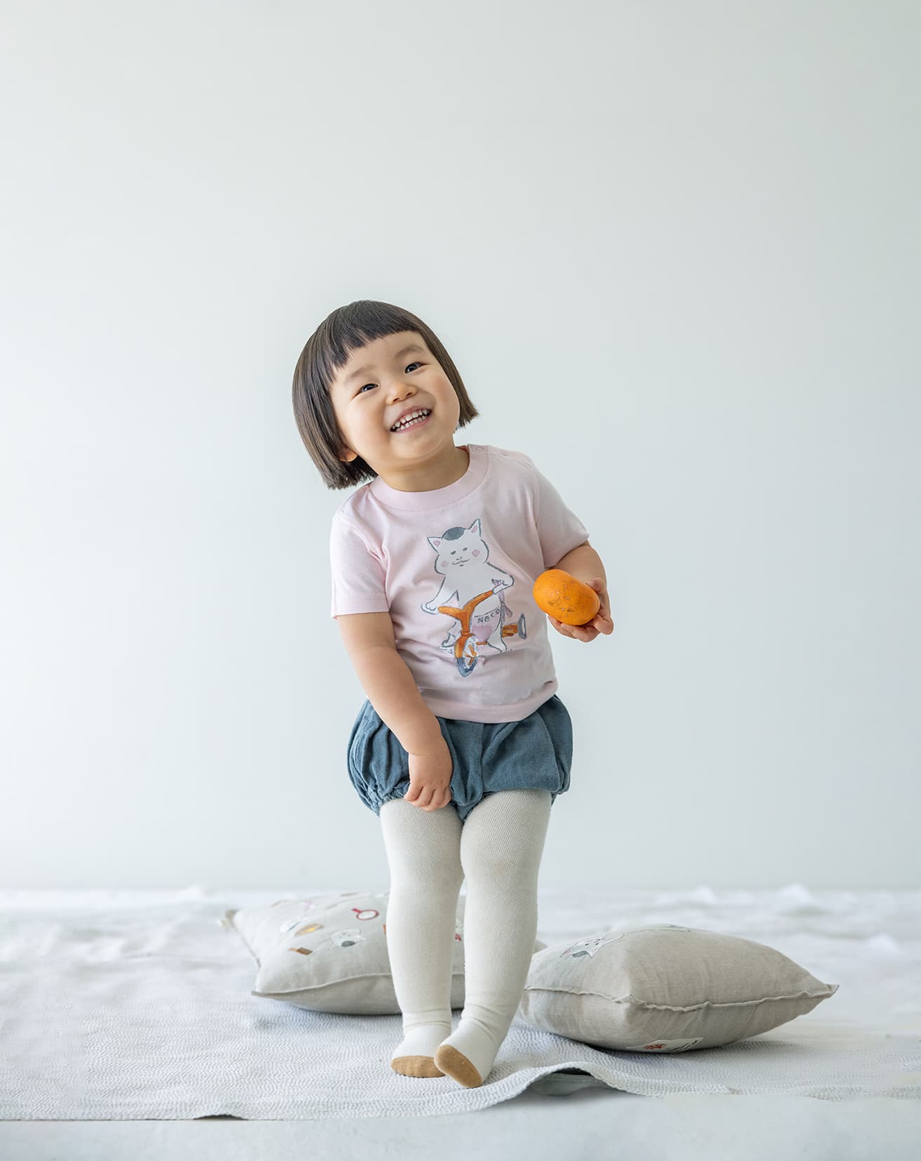 身長85cm、ピンク（サイズ90）を着用。photo_Norio Kidera