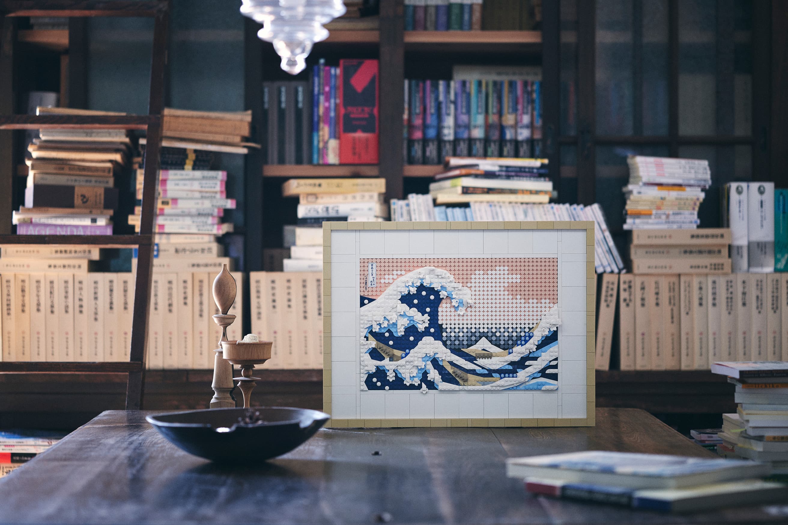 北斎の《冨嶽三十六景》がレゴブロックに!? 『北斎づくし』展にも携わった橋本麻里が体験。