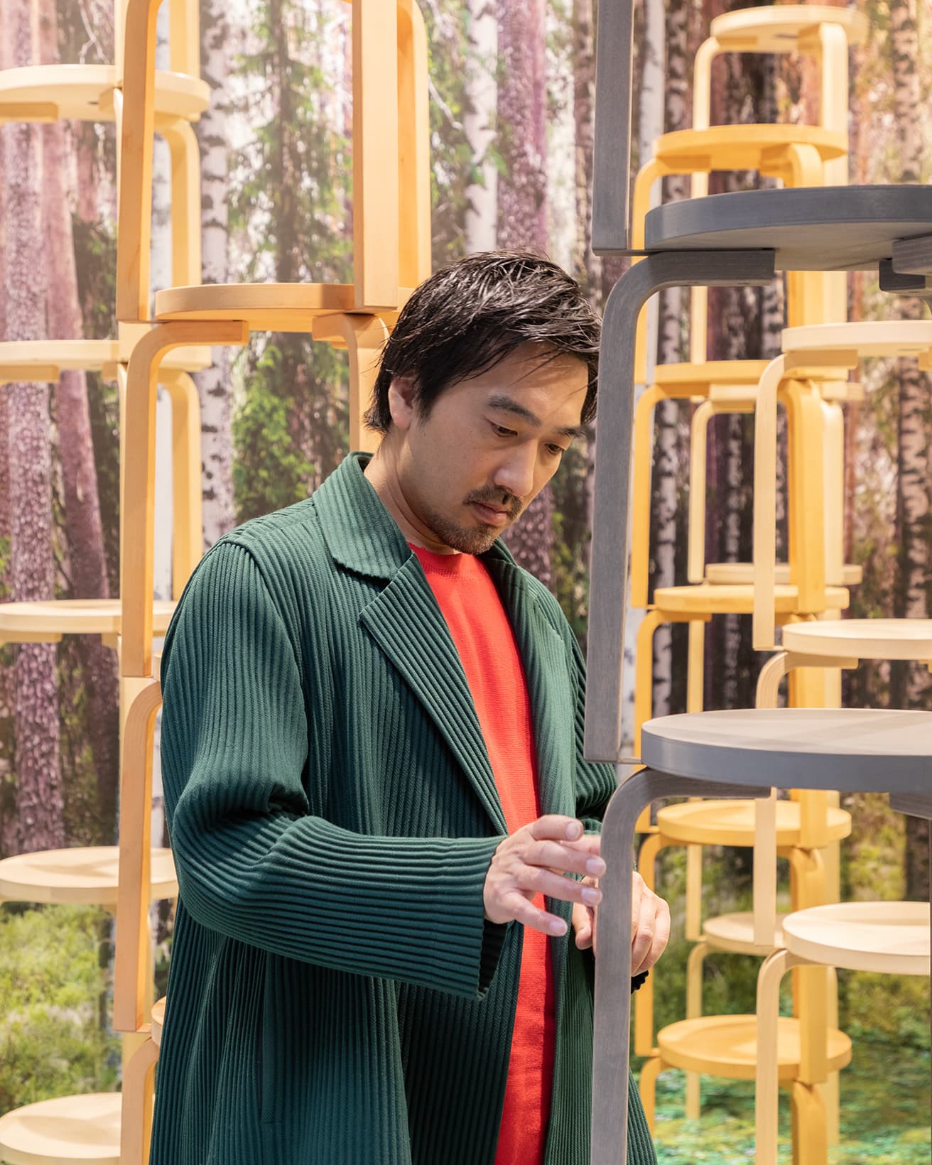90年のアニバーサリーモデルをデザインした田根剛。先行発表を行った〈ドーバー ストリート マーケット ギンザ〉ではインスタレーションも担当した。