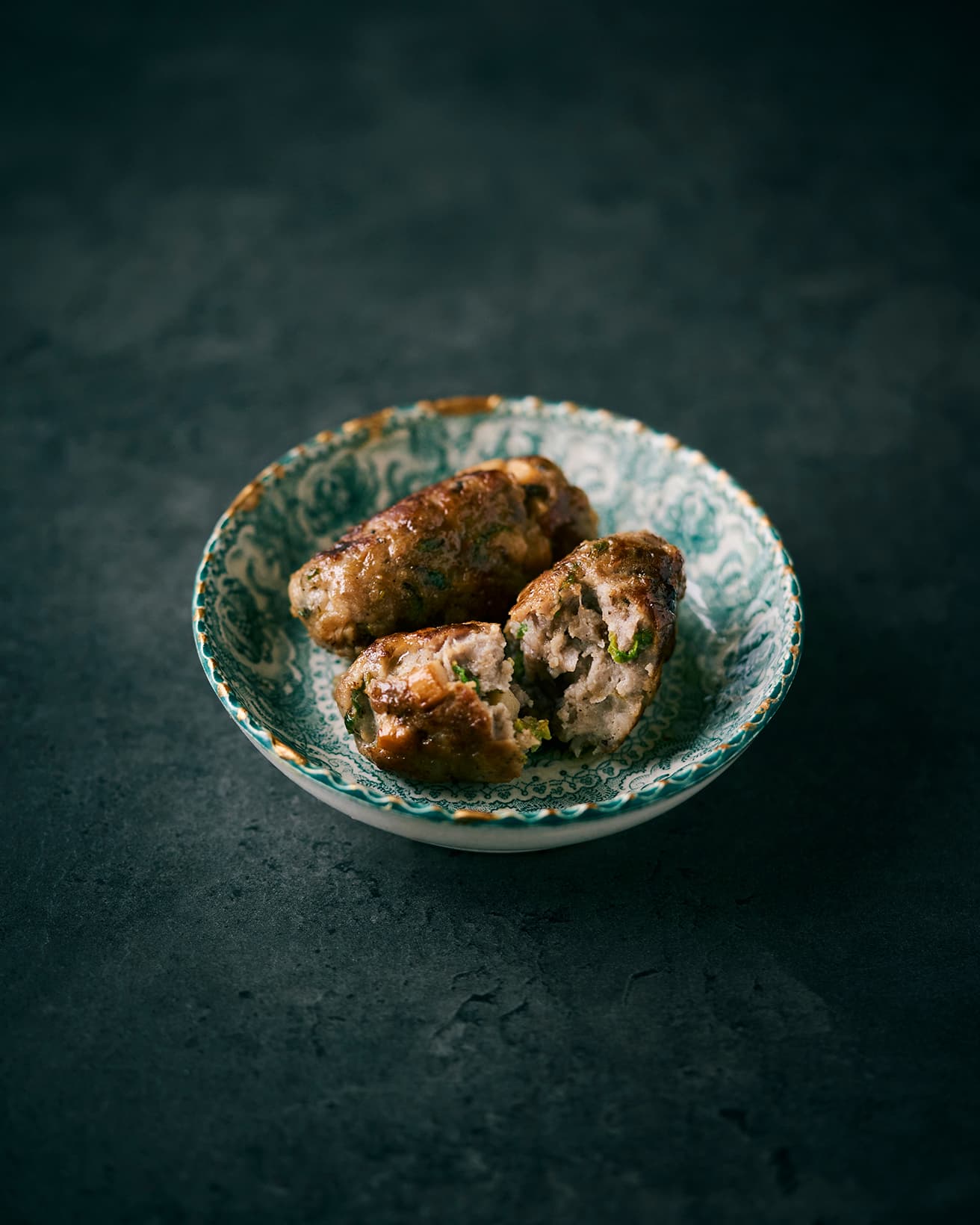 【365日豆皿つまみ】筍とふきのとうのサルシッチャ｜4月 真藤舞衣子の発酵食つまみ