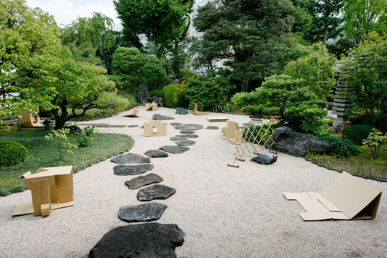 会場の一つ、〈東叡山　寛永寺〉。2022年の『東京ビエンナーレ 2023 はじまり展』では日比野克彦が《ALL TOGETHER NOW（Transforming box series）》を展示した。撮影：池ノ谷侑花（ゆかい）