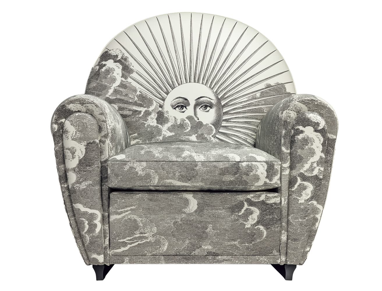 ① Fornasetti × Poltrona Frau　ポルトローナ・フラウのお椅子にフォルナセッティさまが！ 《Vanity Fair XC Imagine Edition》。受注品。3,498,000円（ポルトローナ・フラウ東京青山 TEL 03 3400 4321）。