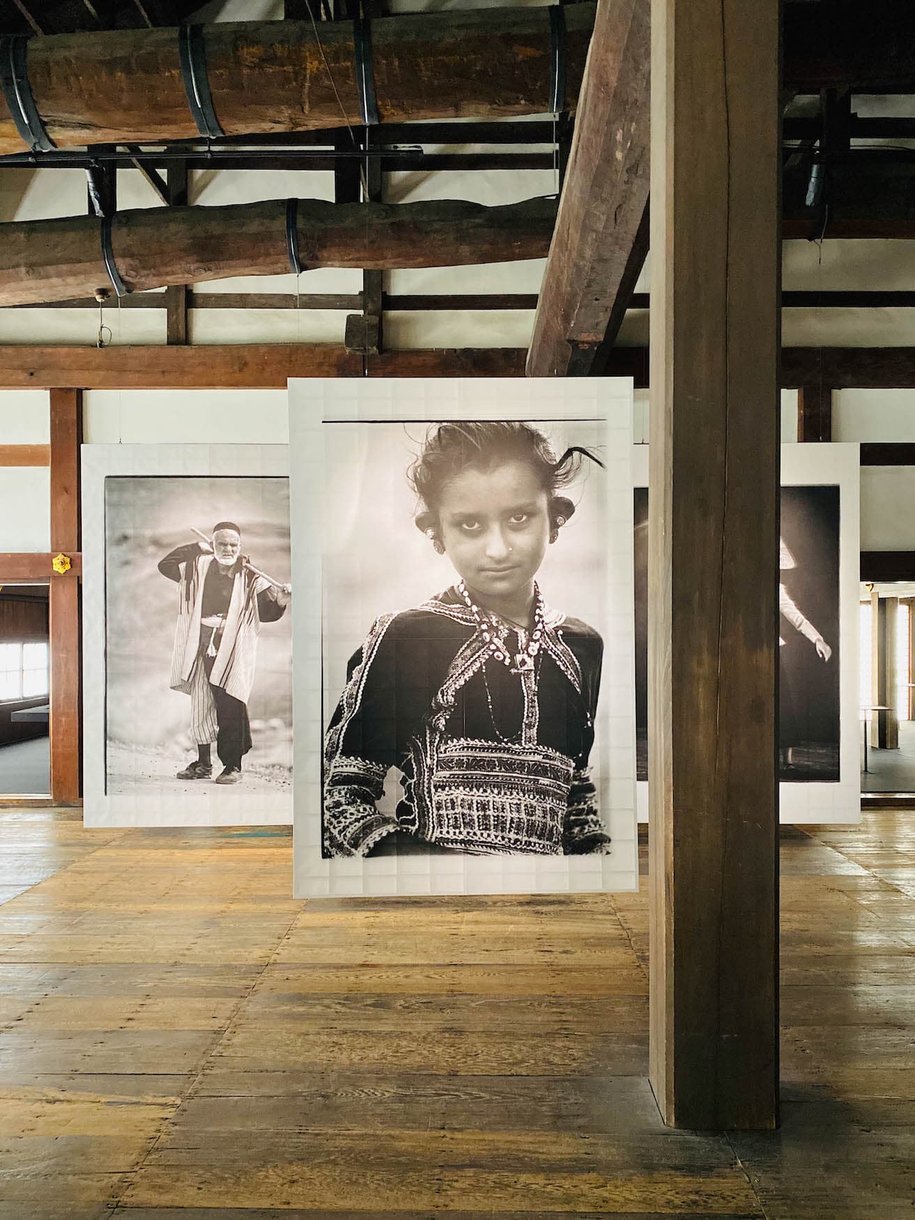 特大サイズの写真が連なるエピローグ。2つの世界を交互に体感できる。　photo_Housekeeper